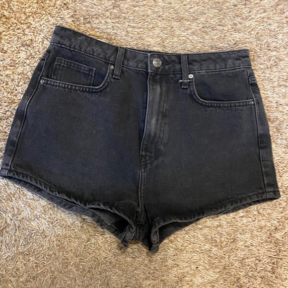 *LAST CHANCE* NWT. FOREVER 21 BLACK MOM SHORTS - Picture 2 of 4
